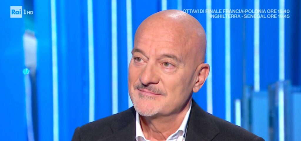 Claudio Bisio è protagonista del nuovo romanzo "Il talento degli sconosciuti" e del film "Una...