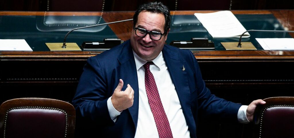 Alessia Botta è la moglie di Claudio Durigon, sottosegretario del Lavoro. Il loro matrimonio...