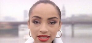 Chi è la cantante Sade che ha venduto milioni di dischi in tutto il mondo?