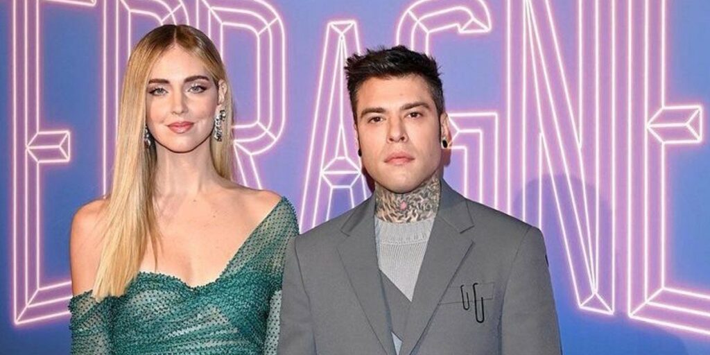 Il dissing tra Fedez e Tony Effe ha portato alla luce i versi del brano Allucinazione collettiva...