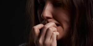 L'onicofagia, o il vizio di mangiarsi le unghie, non è solo un brutto vezzo, ma un disturbo che può...