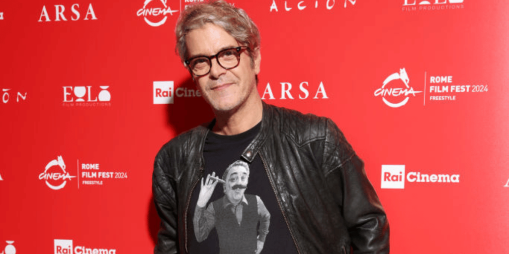 Il tour teatrale di Samuele Bersani previsto per il 2024 è stato rimandato al 2025 a causa di un...