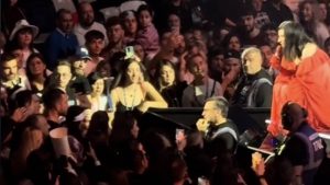 Il video di Laura Pausini che interrompe un concerto per fermare una lite tra due donne è diventato...