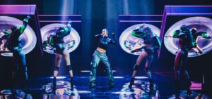 Polemica per l’applauso dei giudici a chi sta stonando