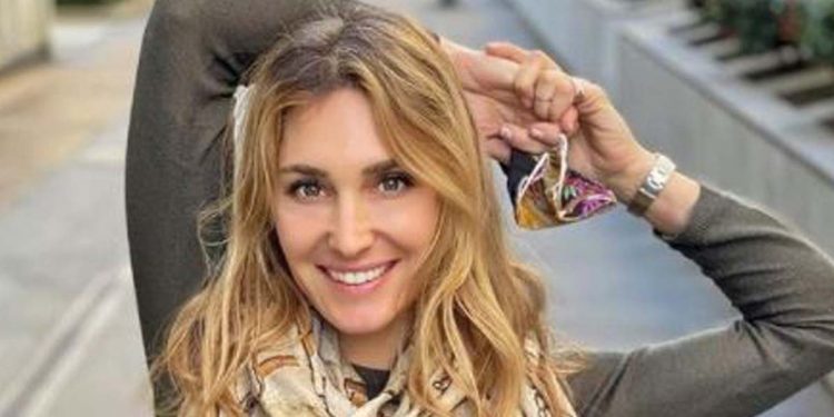 Lucilla Agosti, ex showgirl, sarà concorrente de La Talpa con Diletta Leotta. Il suo ex compagno...