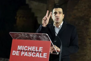 Il candidato del centrosinistra Michele De Pascale si attesta in vantaggio alle elezioni regionali...