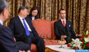 Il Principe ereditario del Marocco, Moulay El Hassan, ha accolto il Presidente cinese Xi Jinping...