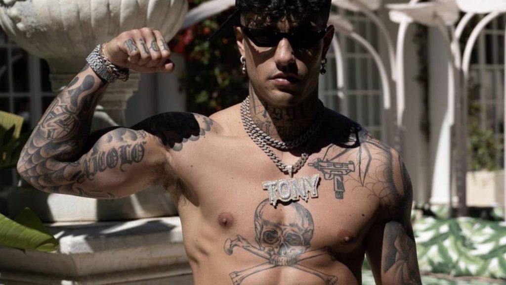 Abituato a essere il bello del gruppo, da piccolo la mia bellezza sfioriva