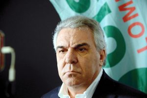 Il segretario della Cisl, Luigi Sbarra, sottolinea la sua diversità da Maurizio Landini della Cgil...