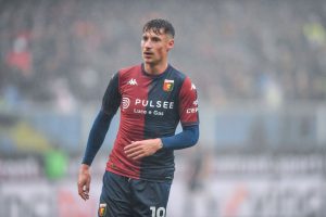 Genoa in vantaggio a Udine dopo l’autogol di Pinamonti seguito dal rosso a Tourè