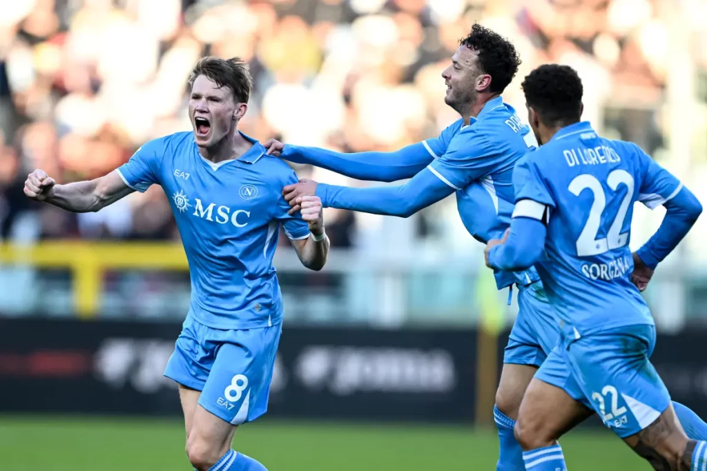 Il Napoli vince 1-0 contro il Torino, mantenendo la leadership in Serie A. Il gol di McTominay...