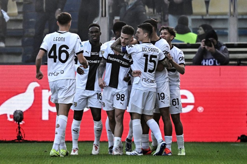 La Lazio cede 3-1 al Parma al "Tardini", interrompendo una serie di cinque vittorie in Serie A. Man...