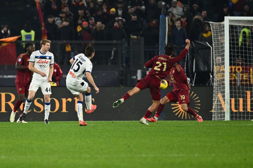 La partita tra A.S. Roma e Atalanta B.C. si conclude con la vittoria di quest'ultima per 2-0. Marten...