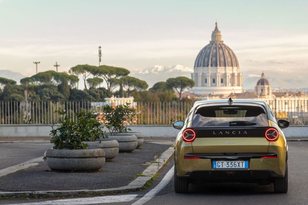 Il roadshow della Nuova Lancia Ypsilon è stato un successo a Roma, con dieci vetture ibride ed...