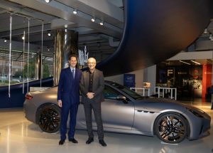 Il Presidente di Stellantis, John Elkann, visita Maserati