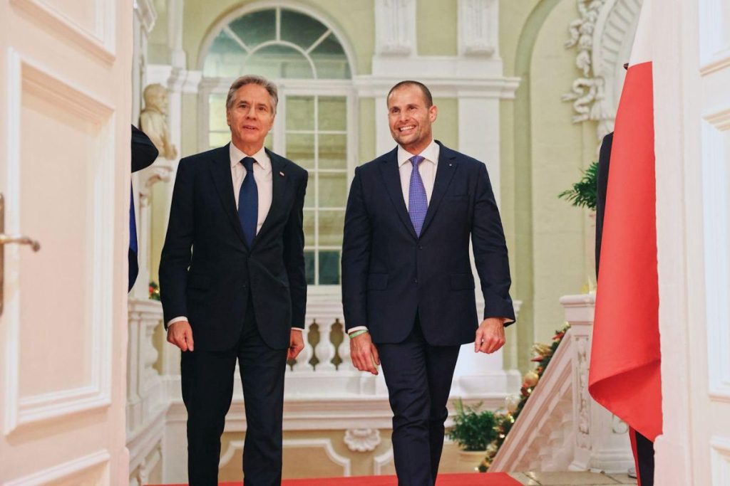 Incontro del Primo Ministro Abela con il Segretario di Stato Blinken durante la Riunione dell’OSCE a Malta