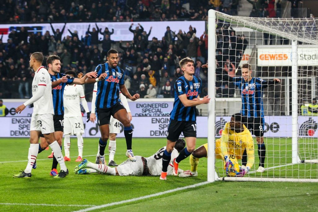 L’Atalanta vince 2-1 contro il Milan e si porta in testa alla classifica con la nona vittoria consecutiva