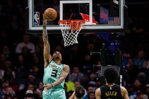 Charlotte ritorna alla vittoria, Lakers e Golden State trionfano