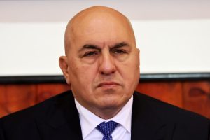 La caduta di Assad segna l'inizio di una transizione incerta, con ribelli divisi, tensioni nei...