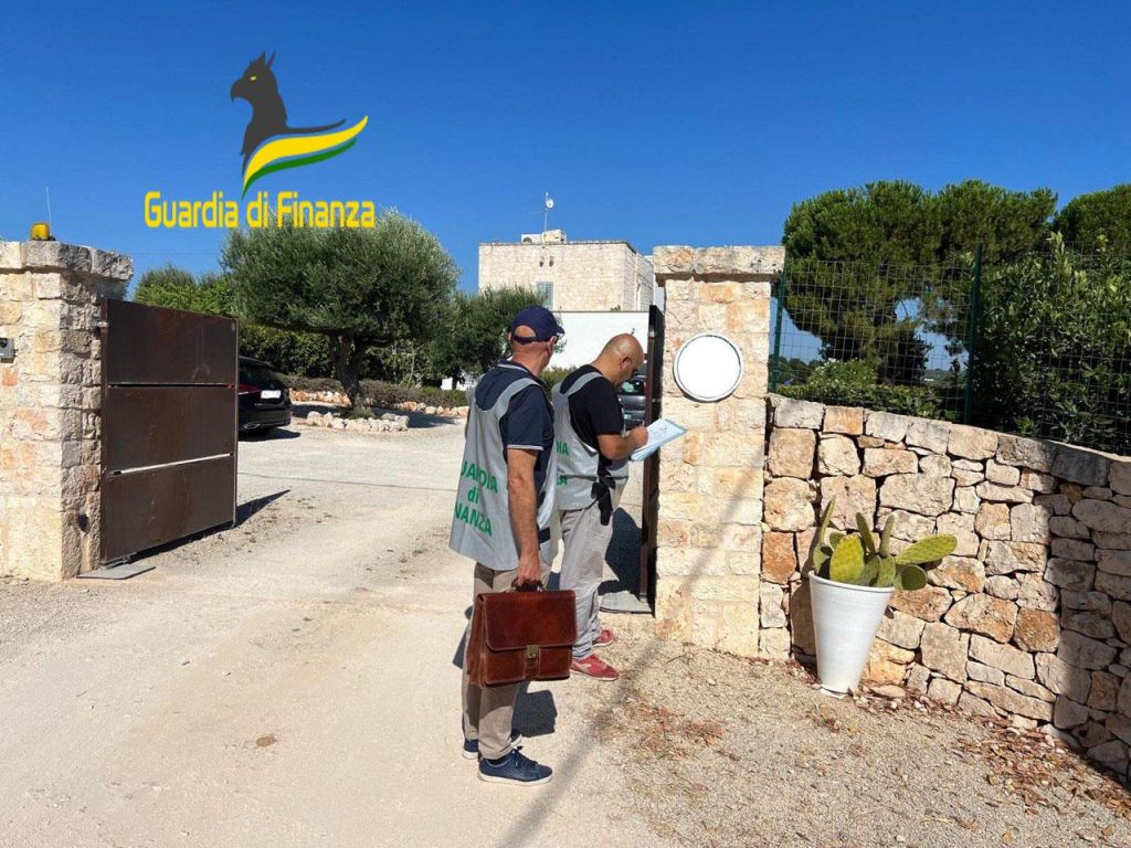 La Guardia di Finanza di Varese ha arrestato un amministratore per bancarotta, sequestrando oltre 8...