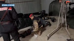 Organizzazione di furti di auto e ricettazione smantellata in Puglia