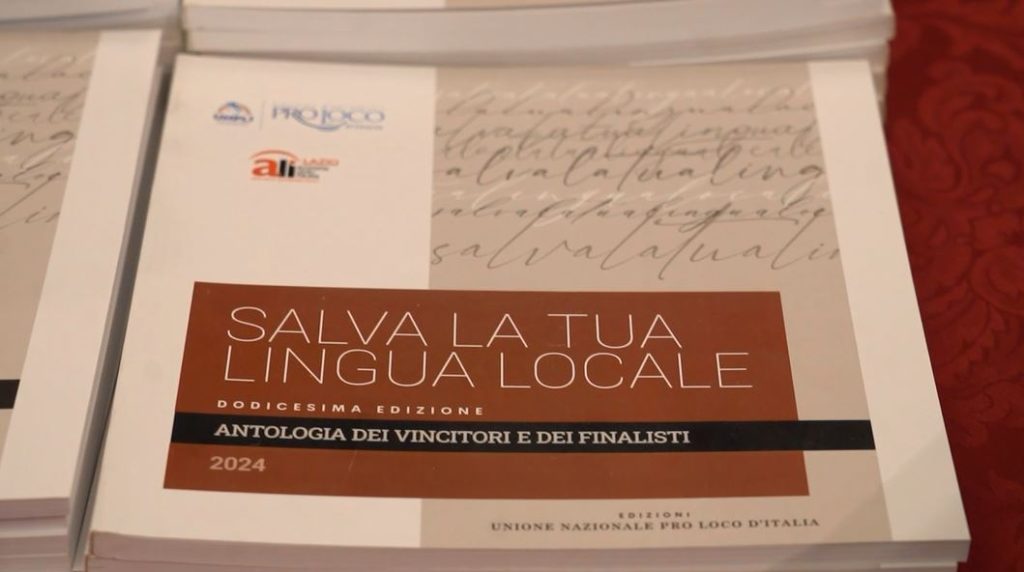 Il concorso letterario "Salva la tua lingua locale" premia opere in diverse lingue regionali...