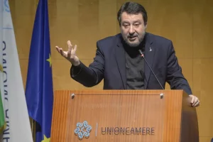 Durante il convegno Unioncamere a Roma, Matteo Salvini ha elogiato la collaborazione con Giorgia...