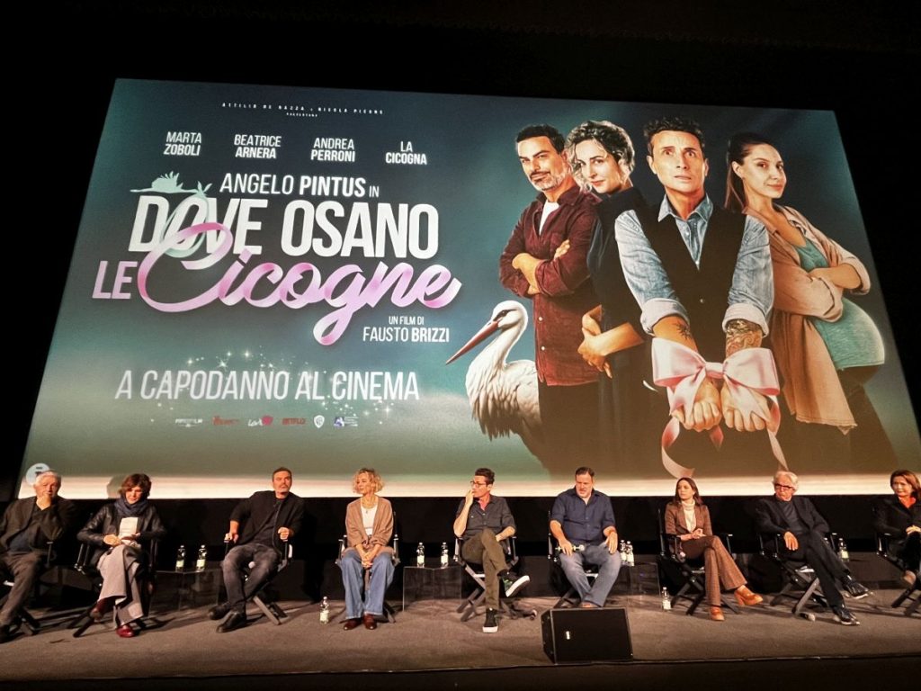 Esordio cinematografico di Pintus con il film “Dove le cicogne osano”