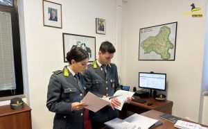 Medico e funzionari indagati per tangenti per indennizzi a Vibo Valentia