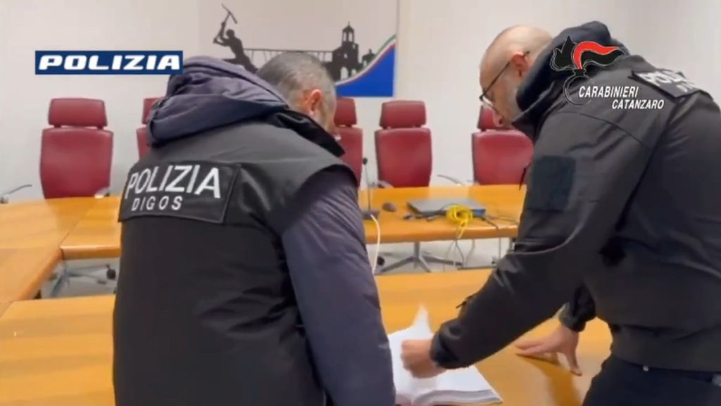 Otto arresti per corruzione e concussione a Catanzaro