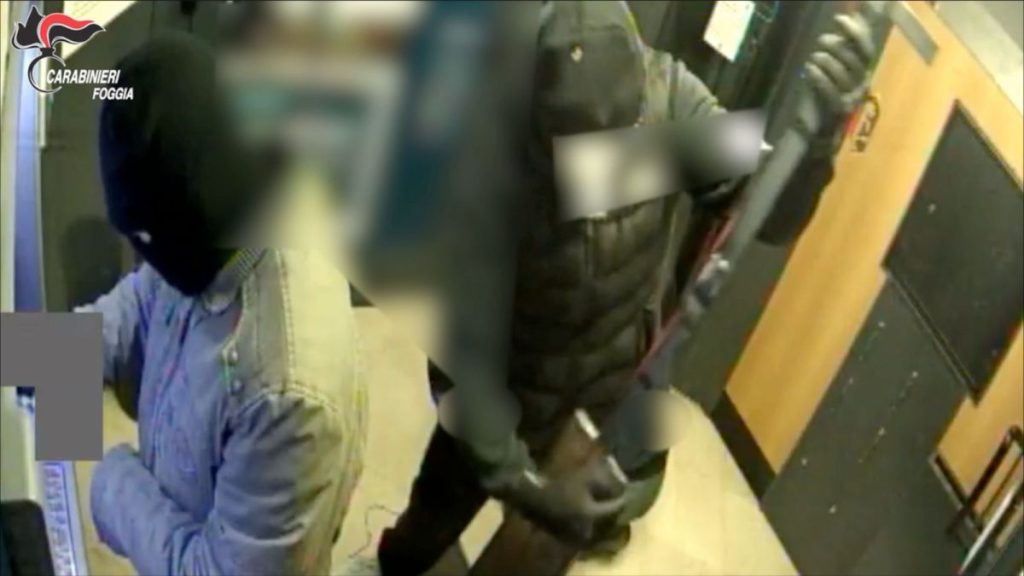 Banda sgominata che sabotava sportelli bancomat