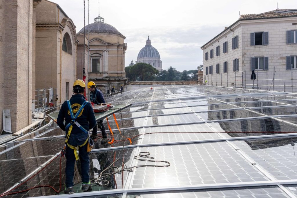 Il Vaticano diventa sempre più green grazie ai progetti di Acea, con la copertura vetrata...