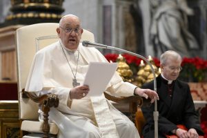 Durante gli auguri di Natale alla Curia romana, Papa Francesco ha denunciato l'accesso negato da...