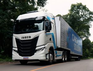Iveco sostiene la ricostruzione delle regioni alluvionate in Brasile