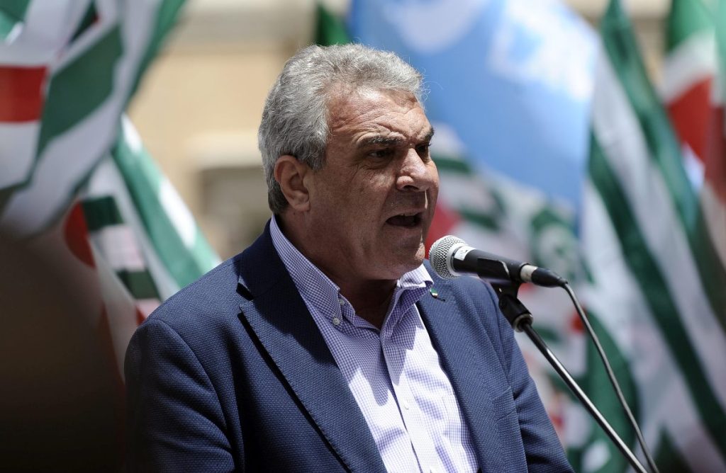 Il segretario generale della Cisl, Luigi Sbarra, ha annunciato di rispettare lo statuto...