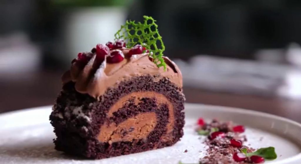 L'eccesso di grassi, zuccheri e calorie durante le festività natalizie è dannoso per il cuore e le...