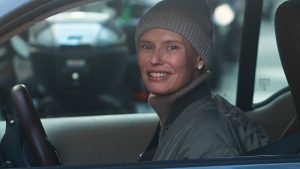 Bianca Balti sorpresa dai paparazzi in auto a Milano