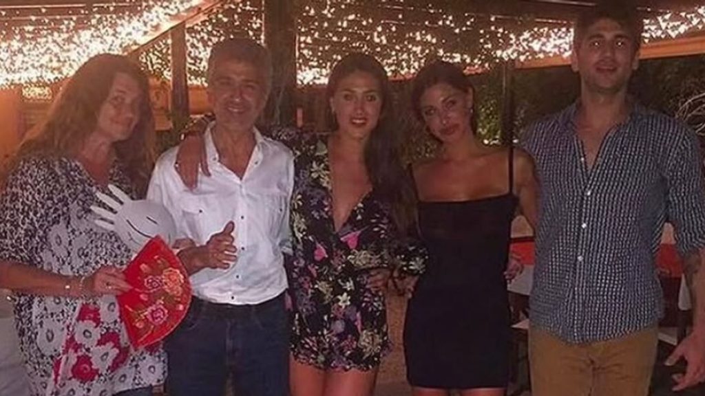 Belen ritorna sui social con un messaggio di forza per il padre ricoverato in ospedale