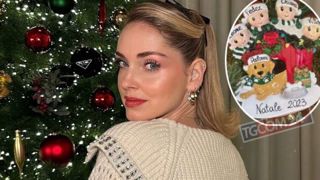 La pallina dedicata a Fedez sull’albero di Natale di Chiara Ferragni