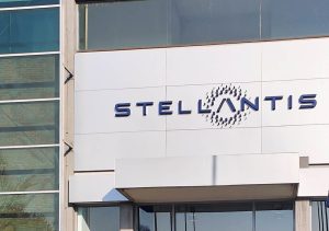Stellantis assicura al Governo che tutti gli stabilimenti in Italia resteranno operativi: Il Piano presentato.