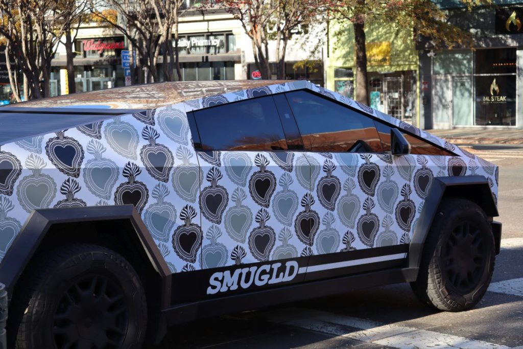 La California sta guidando il cambiamento verso veicoli elettrici, con un divieto sulle auto a...