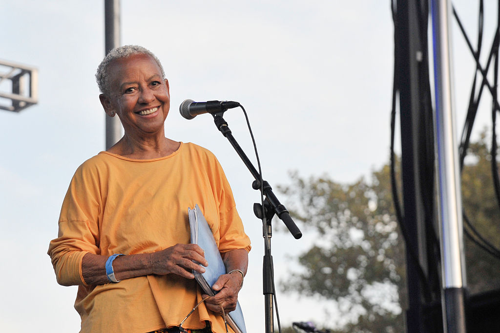 Nikki Giovanni, icona del Black Arts Movement, è scomparsa a 81 anni. Nata in Tennessee, si è...