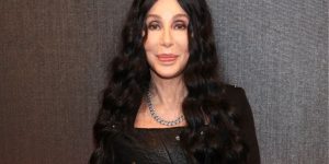 La storia di Cher: gli aborti illegali della madre, i 3 aborti spontanei e la difesa della libertà di scelta delle donne