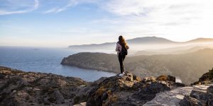 Il richiamo del vuoto: esplorando le cause della paura e del desiderio di “buttarsi”