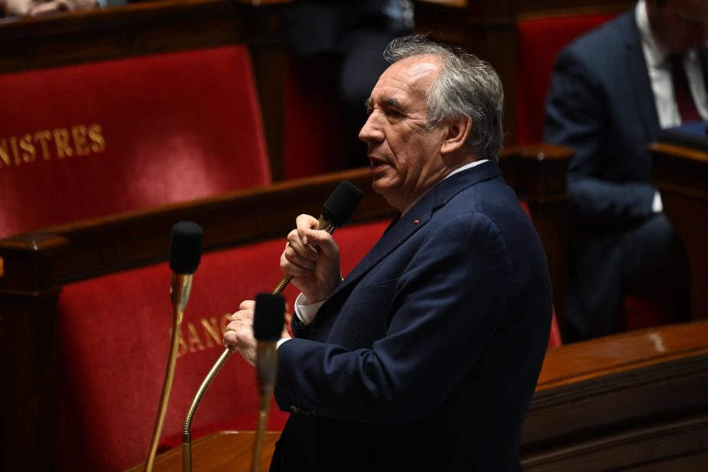 Il nuovo governo francese, guidato dal centrista Francois Bayrou, è stato annunciato da Emmanuel...
