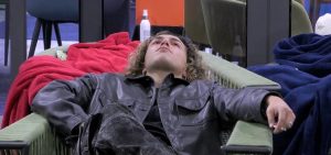 Giglio al Grande Fratello 2024 è visibilmente provato dall'uscita di Yulia Bruschi, con cui aveva...