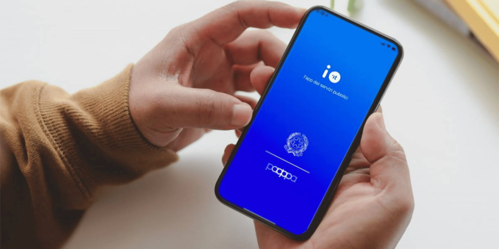 Il nuovo IT-Wallet è un portafoglio digitale accessibile tramite l'app IO, che consente di avere i...