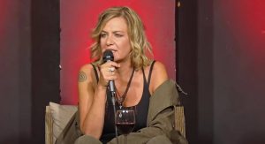 Irene Grandi rivela i segreti di Sanremo durante una visita alla tintoria: scopri quanto vengono pagati!