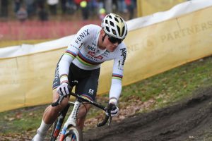 A che ora inizia la gara di Van der Poel nel Superprestige di Mol e come vedere la diretta in tv e streaming