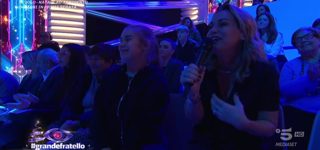 Silvia in diretta con la figlia: Signorini cita Ballando